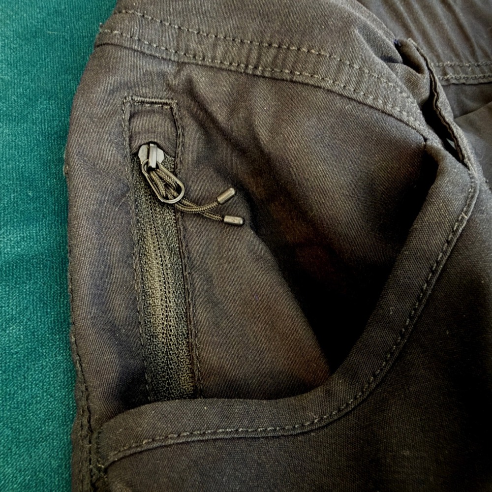 Duluth‎ Trading Co Womens Cargo Shorts Brown Size 14 10 Inch Inseam Zip Pocket - Picture 7 of 9